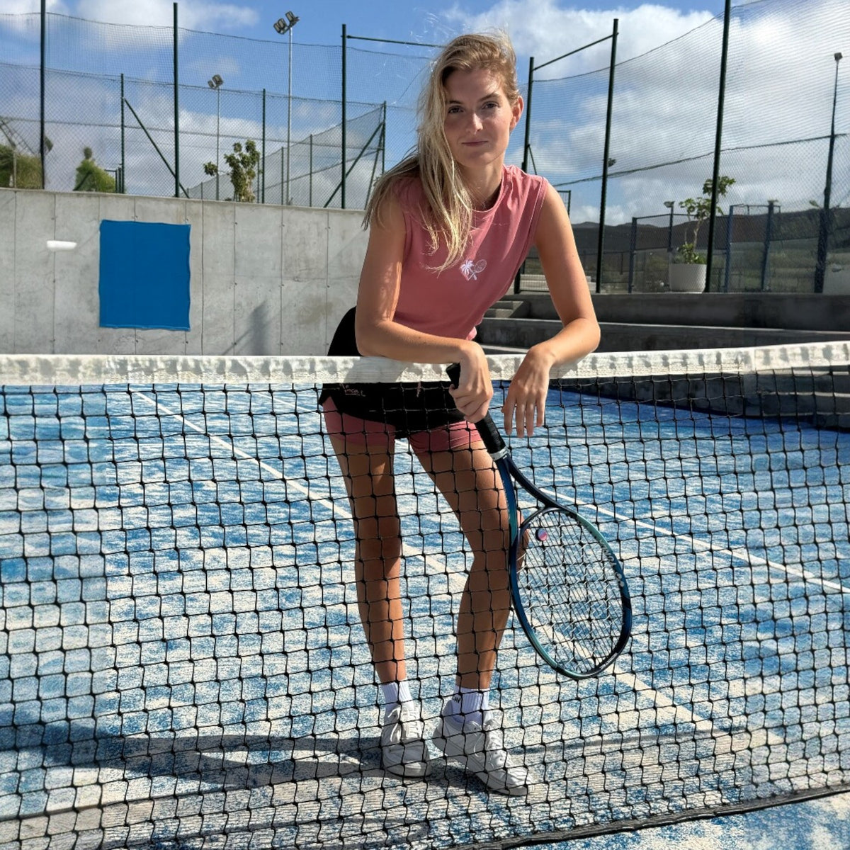 PERFORMANCE WOMEN'S COURT TANK - DUSKY PINK